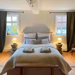 Vakantiehuis Baroque Half-timbered House In Koenigsberg *